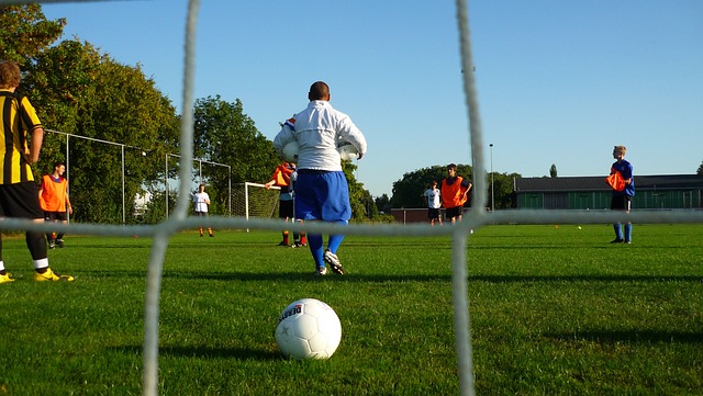 本世纪五大联赛参与百球最快TOP10：C罗70场第1，苏牙71场第2